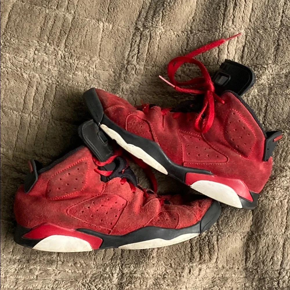 Jordan Kids Red and Black Sneakers Youth Size 2 - Picture 1 of 8